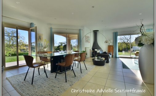 Castle for Sale in Gageac-et-Rouillac, Nouvelle-Aquitaine, France