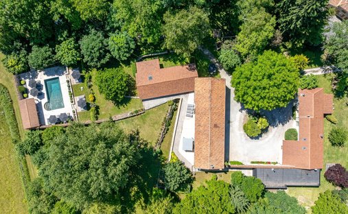 Estate in Vieux Bergerac, Bergerac, France 1