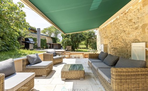 Castle for Sale in Langoiran, Nouvelle-Aquitaine, France