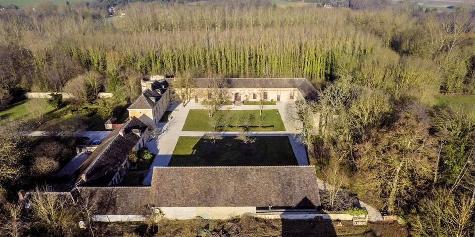 Estate in Fontainebleau, Ile-de-France, France 1 - 16769968