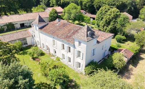 Castle for Sale in Barbezieux-Saint-Hilaire, Nouvelle-Aquitaine, France