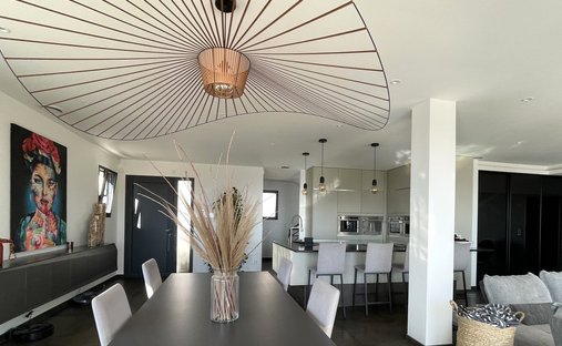 Castle for Sale in Istres, Provence-Alpes-Côte d'Azur, France