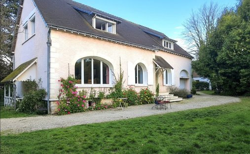 Castle for Sale in Amboise, Centre-Val de Loire, France