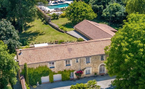 Estate in Vieux Bergerac, Bergerac, France 1