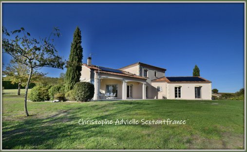 Castle for Sale in Gageac-et-Rouillac, Nouvelle-Aquitaine, France