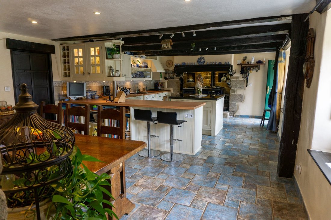 Estate in Mur-de-Bretagne, Guerledan, France 5 - 16769958