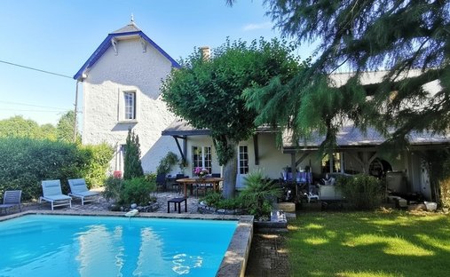 Castle for Sale in Amboise, Centre-Val de Loire, France