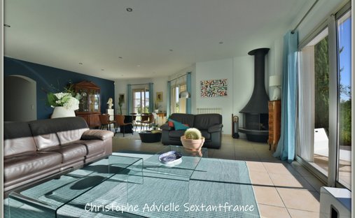 Castle for Sale in Gageac-et-Rouillac, Nouvelle-Aquitaine, France