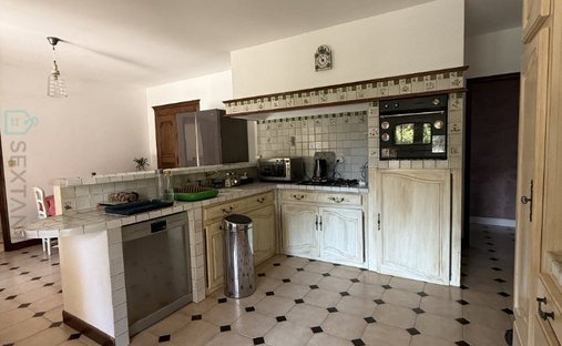 Castle for Sale in Forcalquier, Provence-Alpes-Côte d'Azur, France