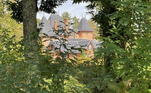 17th Century Castle And Its Outbuildings On Approximately 10 Hectares