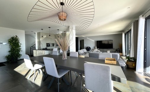 Castle for Sale in Istres, Provence-Alpes-Côte d'Azur, France