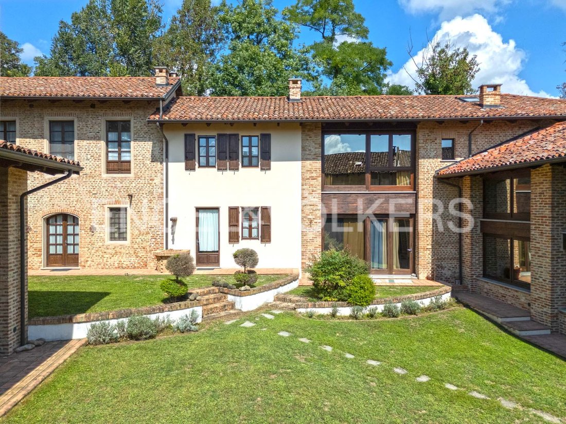 House in Roatto, Piedmont, Italy 1 - 16770236