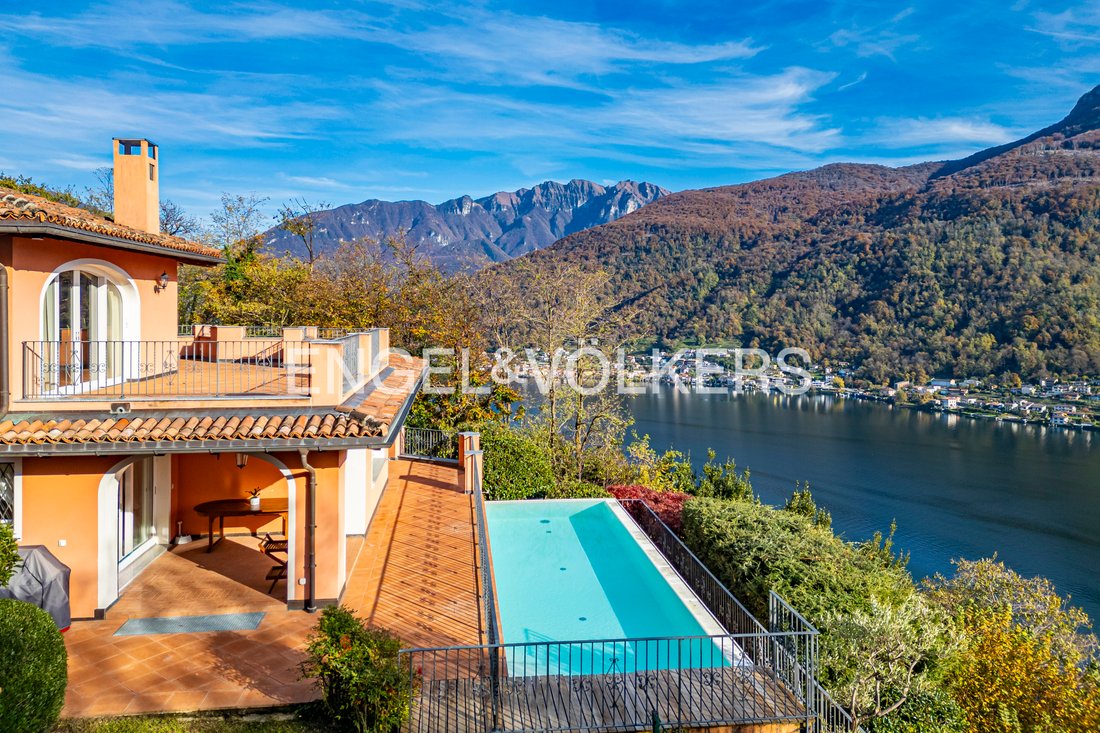 Mediterranean Elegance With Lake View