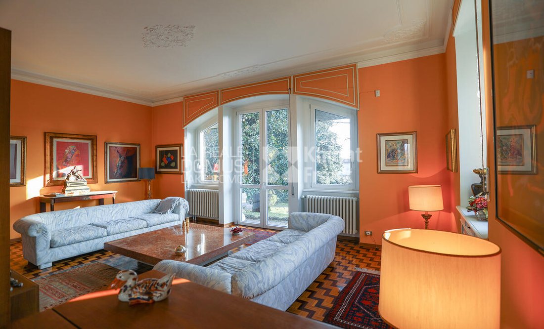 Villa in Valmorea, Lombardy, Italy 2 - 16771256