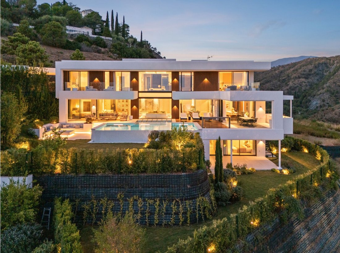 Villa in La Quinta, Benahavis, Andalusia 1 - 16771382