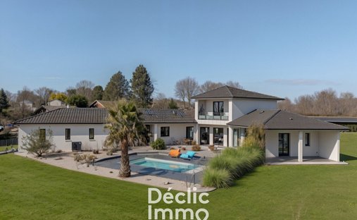 Castle for Sale in Bouliac, Nouvelle-Aquitaine, France