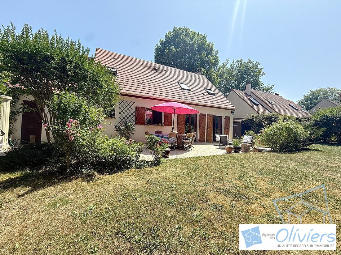 House in Dampierre-en-Yvelines, Ile-de-France, France 1 - 16774052