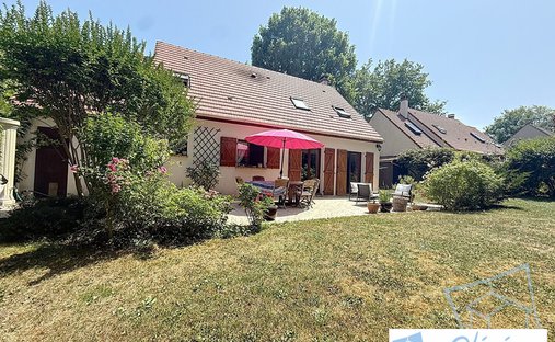 House in Dampierre-en-Yvelines, Ile-de-France, France 1
