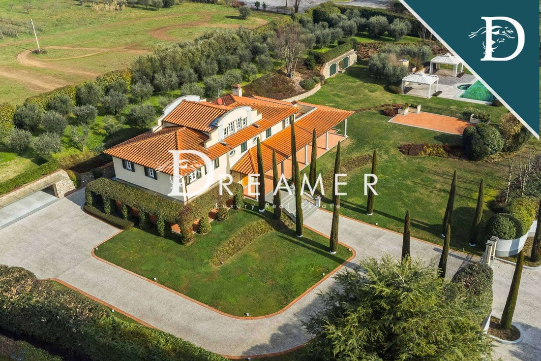 Villa in Capannori, Tuscany, Italy 2 - 15965545