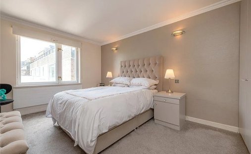 Apartment in Hyde Park, Westminster, England 1