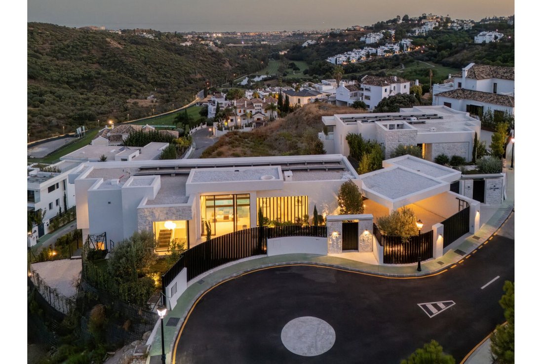 Villa in La Quinta, Benahavis, Andalusia 2 - 16771382