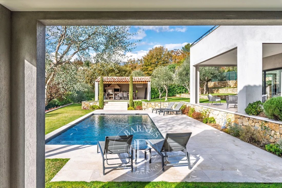 Villa in Le Rouret, Provence-Alpes-Côte d'Azur, France 4 - 16771285