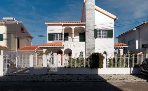 Villa in Charneca de Caparica e Sobreda, Setubal, Portugal 1
