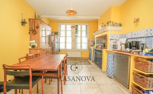 Sale Of Equestrian Estate Aimargues, 260m² 6 Rooms 1,050,000€ With Swimming Pool