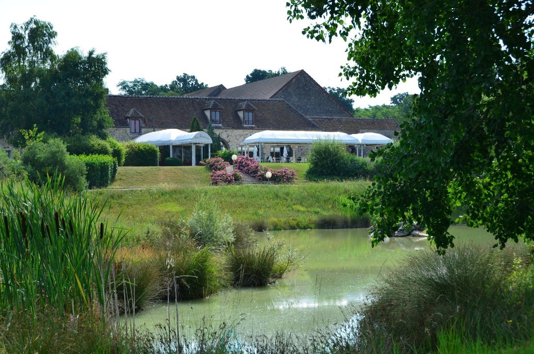 Estate in Fontainebleau, Ile-de-France, France 2 - 16769978