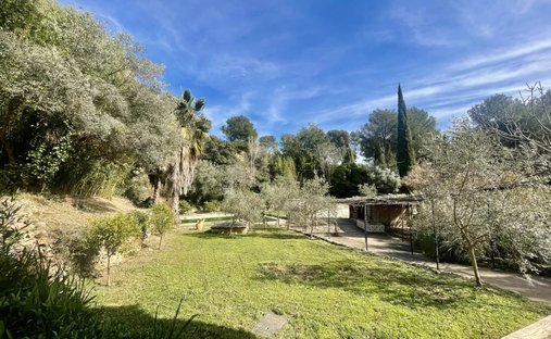 Castle for Sale in Aubagne, Provence-Alpes-Côte d'Azur, France