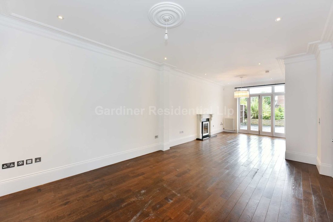 House in Ealing (London Borough of Ealing), Ealing, England 2 - 16772350