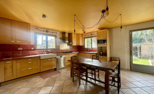 Castle for Sale in Aubagne, Provence-Alpes-Côte d'Azur, France