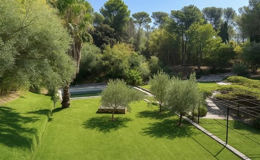Castle for Sale in Aubagne, Provence-Alpes-Côte d'Azur, France