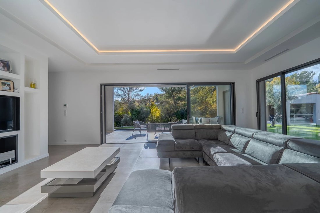 House in Le Rouret, Provence-Alpes-Côte d'Azur, France 4 - 16771238