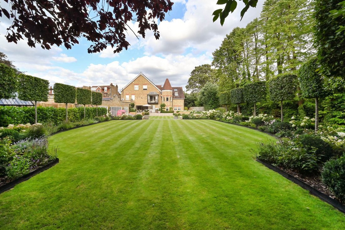 House in Ealing (London Borough of Ealing), Ealing, England 3 - 16772432