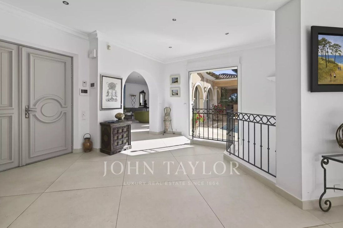 Estate in La Ciotat, Provence-Alpes-Côte d'Azur, France 4 - 16548684