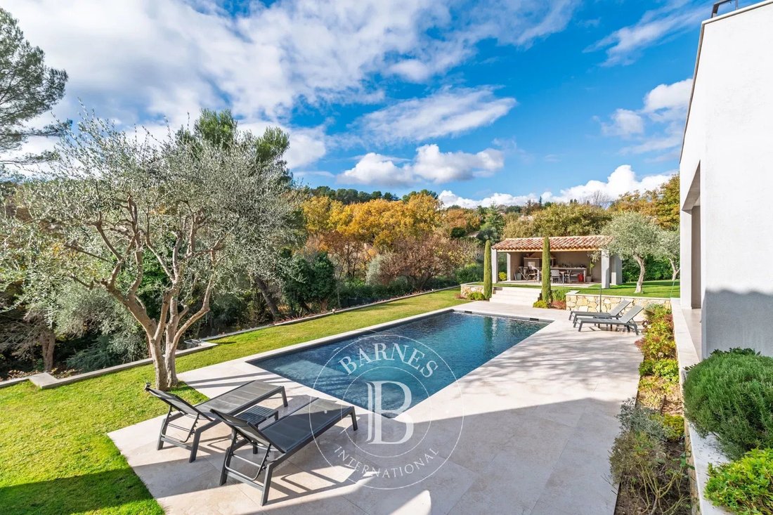 Villa in Le Rouret, Provence-Alpes-Côte d'Azur, France 1 - 16771285