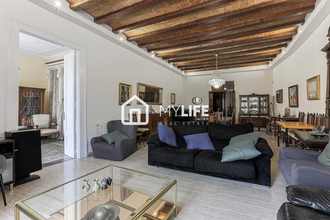 Apartment in Ciutat Vella, Barcelona, Spain 3 - 15489559