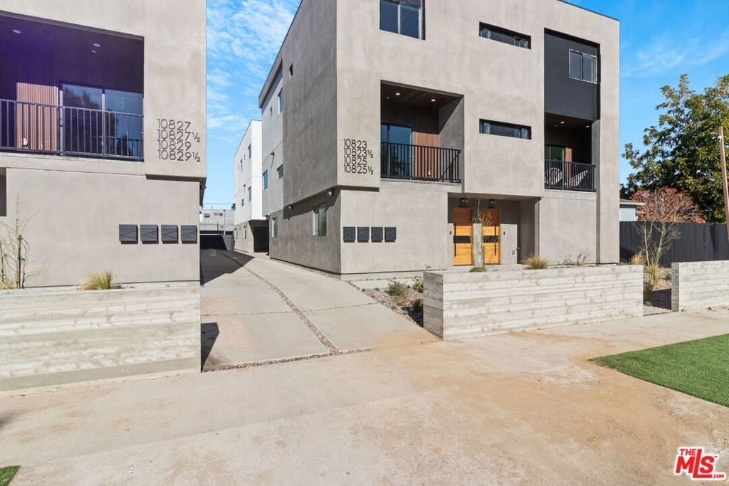 Los Angeles, California, United States 2 - 16773304