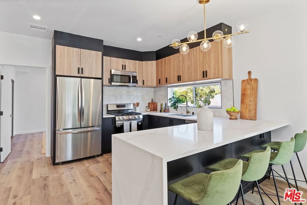 Los Angeles, California, United States 5 - 16773304