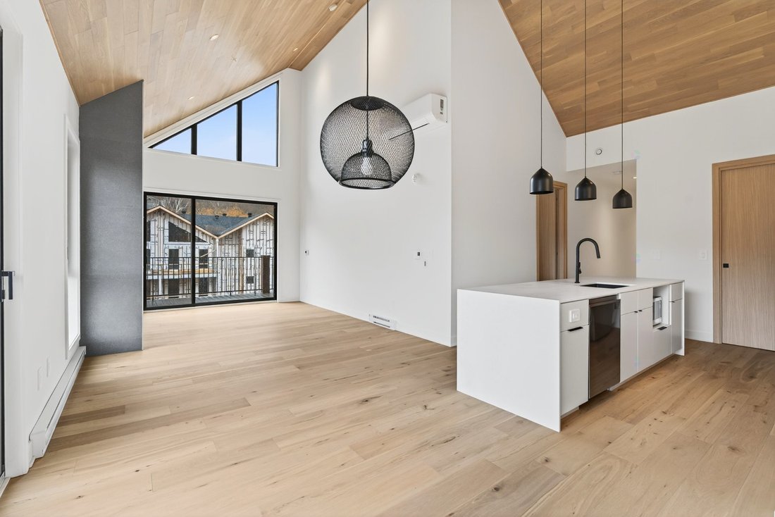 Condo in Mont-Tremblant, Quebec, Canada 4 - 16762783