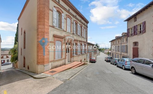 Magnificent Renaissance Style Château With 9ha Land, 2 Gîtes And Pool, 30 Minutes From Toulouse
