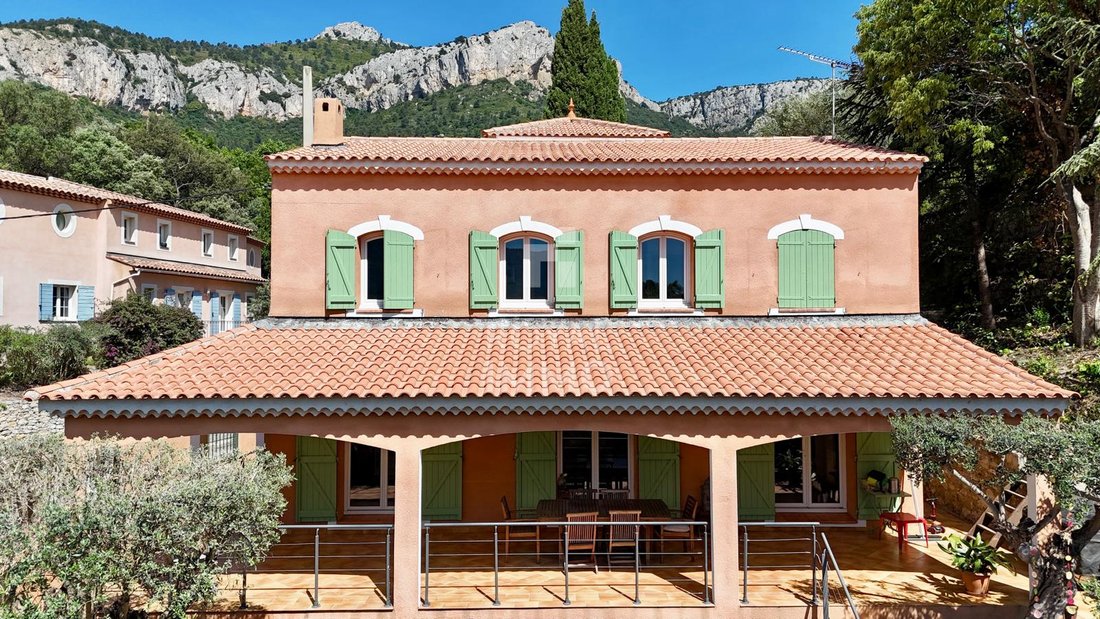 House in Le Revest-les-Eaux, Provence-Alpes-Côte d'Azur, France 1 - 16771128