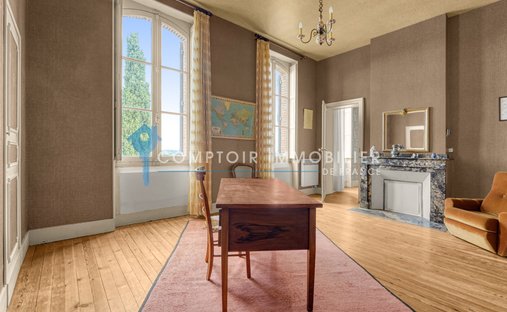 Magnificent Renaissance Style Château With 9ha Land, 2 Gîtes And Pool, 30 Minutes From Toulouse