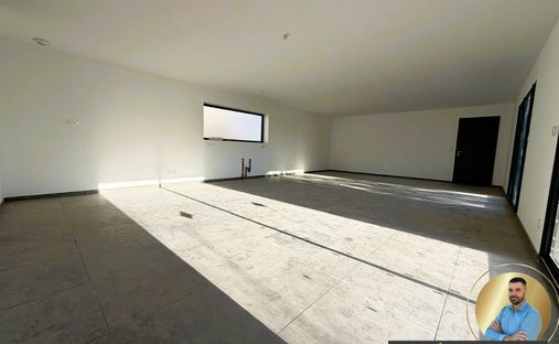 Castle for Sale in Istres, Provence-Alpes-Côte d'Azur, France