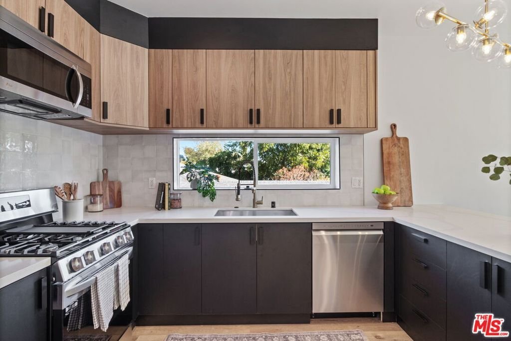 Los Angeles, California, United States 4 - 16773304