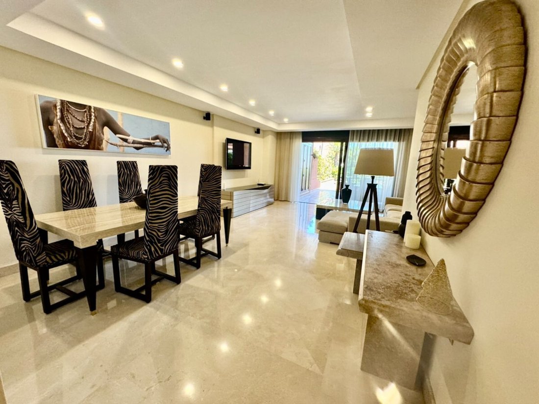 Apartment in Puerto Banus, Marbella, Spain 3 - 16771537