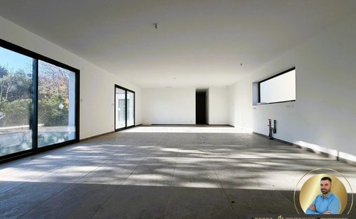 Castle for Sale in Istres, Provence-Alpes-Côte d'Azur, France