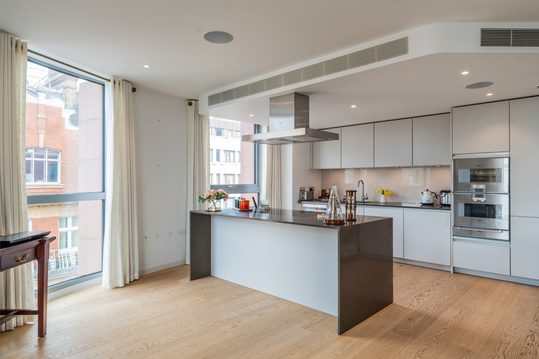 House in SW1, Westminster, England 3 - 16772393