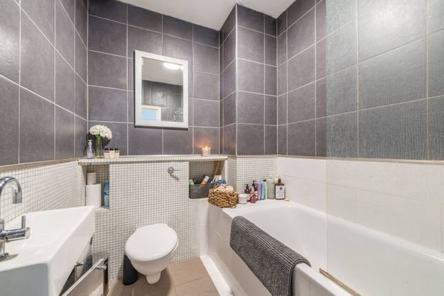 Apartment in Holland Park, Kensington And Chelsea, England 2 - 16772323